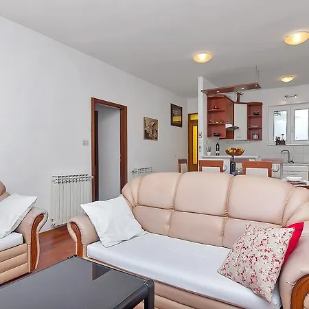 Smiljka Апартаменты Макарска